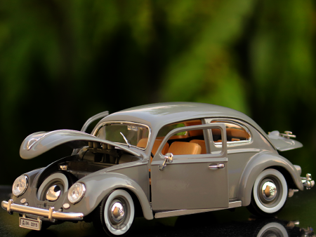 Licensed 1955 Volkswagen Kafer Beetle Diecast Car Scale Model (1:18) For Sale