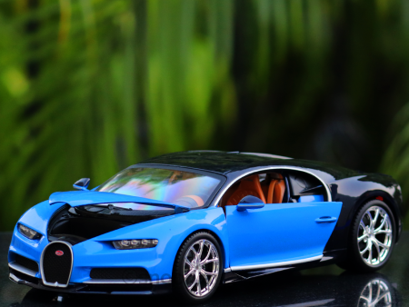 Licensed Bugatti Chiron Diecast Car Model (1:18 Scale) Fashion