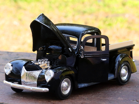 1940 Ford PickUp Diecast Car Scale Model (1:24 Scale) Vintage Car Hot on Sale